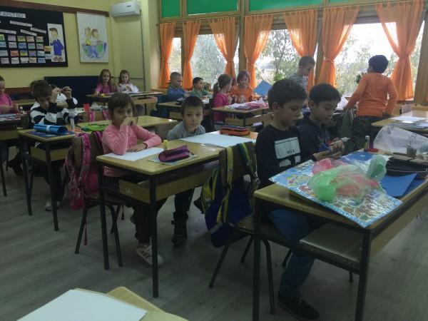 Родитељи уредили учионицу